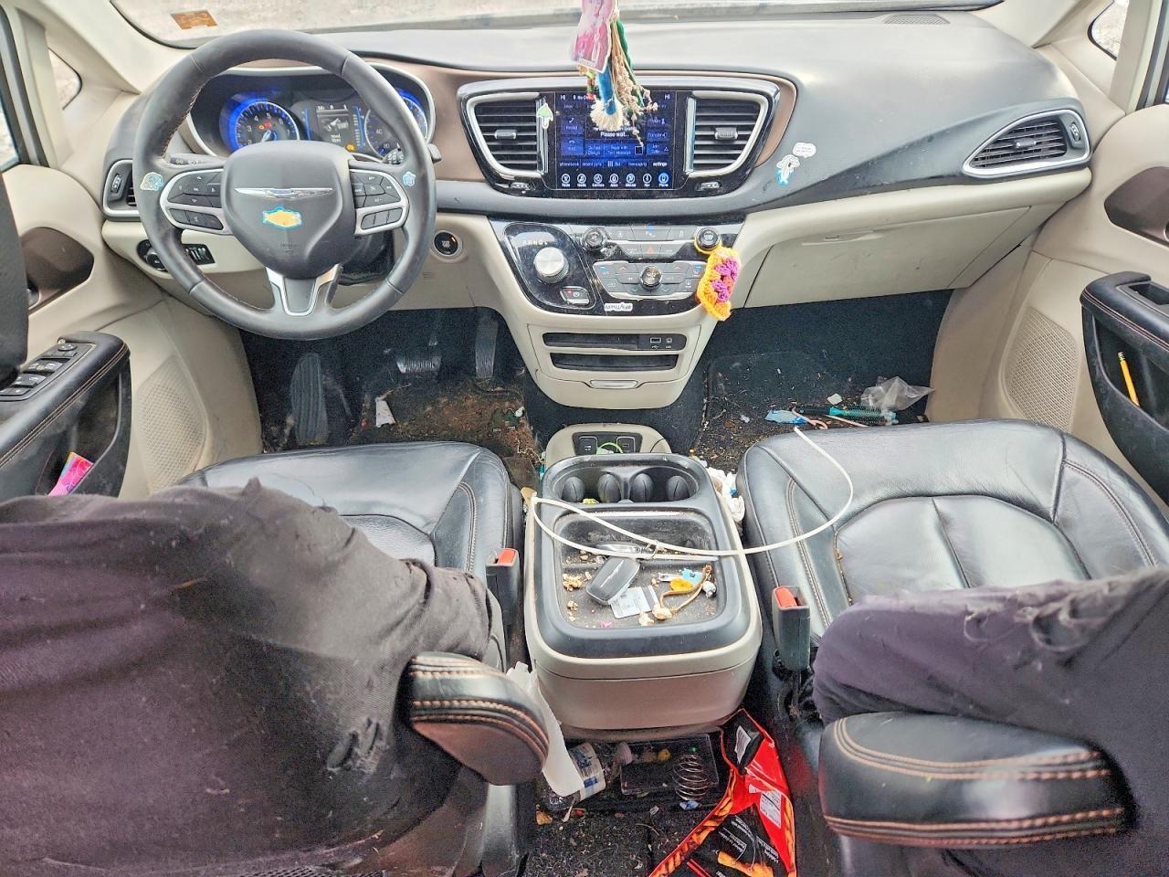 2017 Chrysler Pacifica Touring l