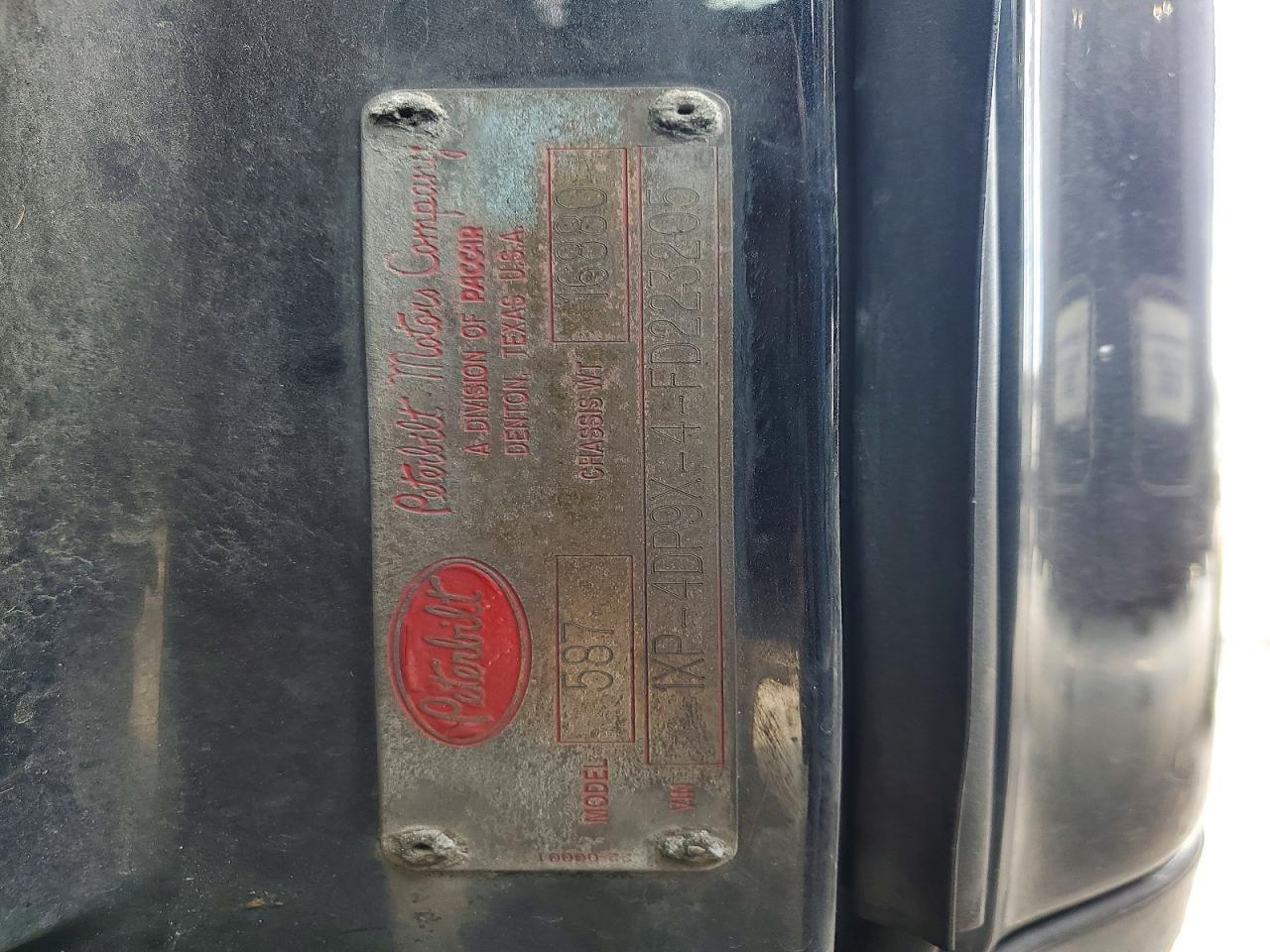 2015 Peterbilt Tractor 587-Semi Truck