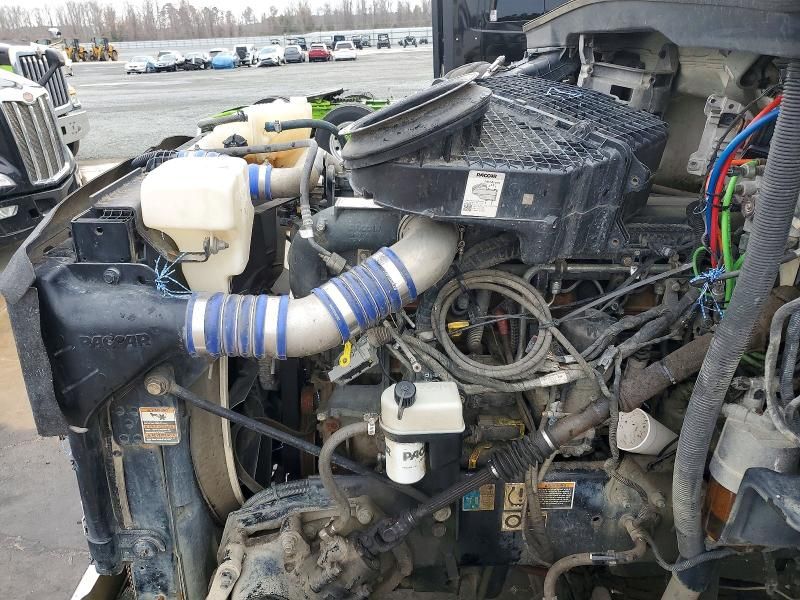 2017 Kenworth T880 Semi Truck