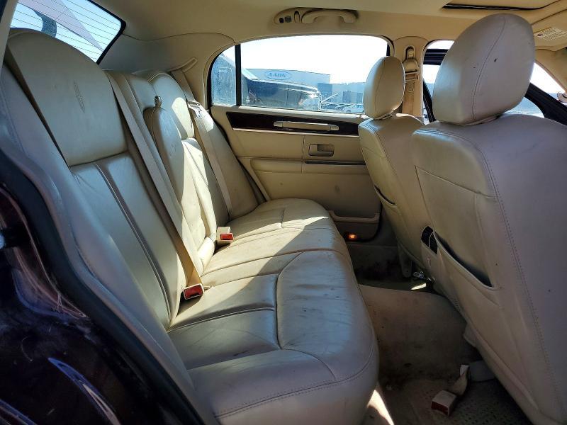 2006 Lincoln Town car Signature Limited