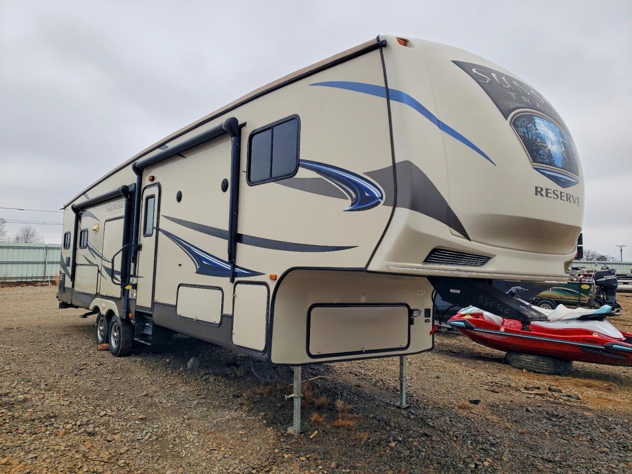 2015 Crosby 2015 Crossroads Sunset Camper