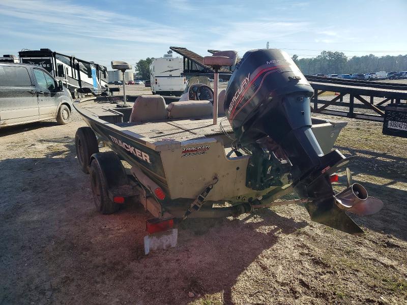 1999 Tracker Boat