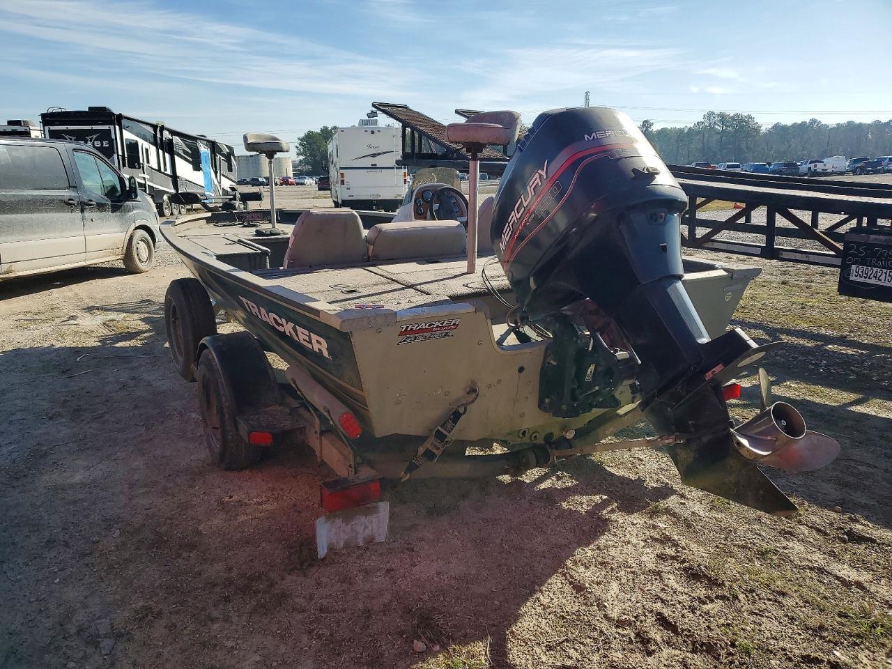 1999 Tracker Boat
