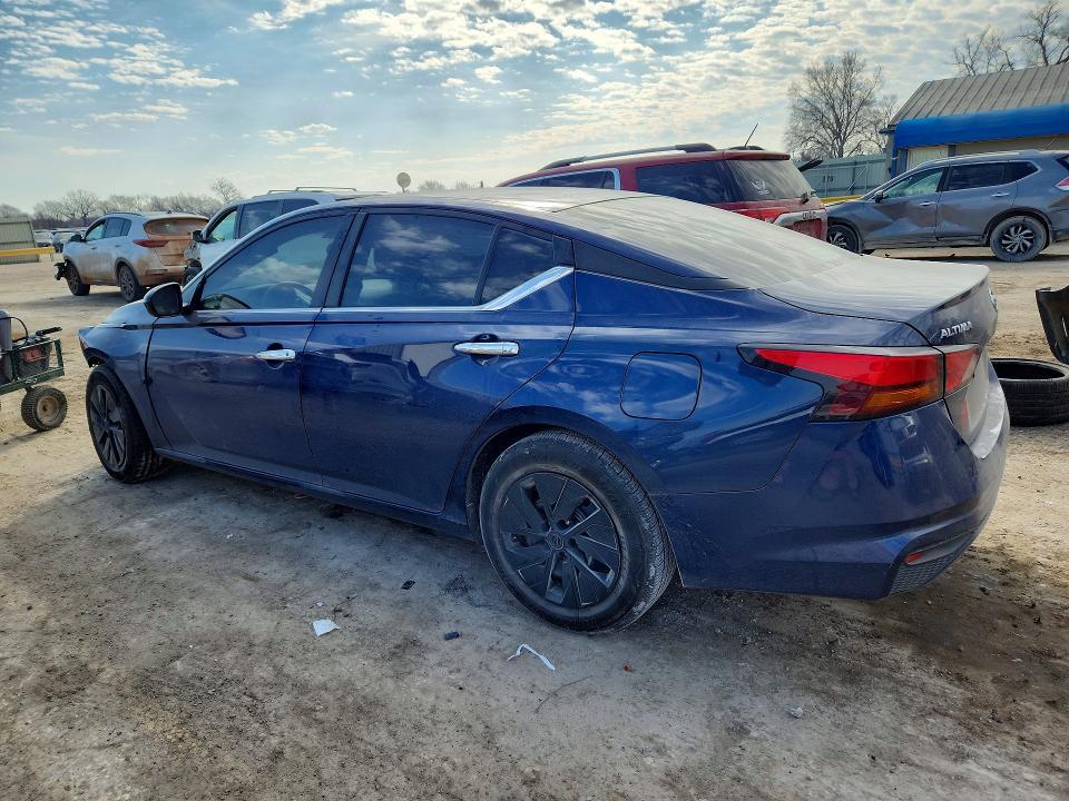 2022 Niss Altima 2.5 s