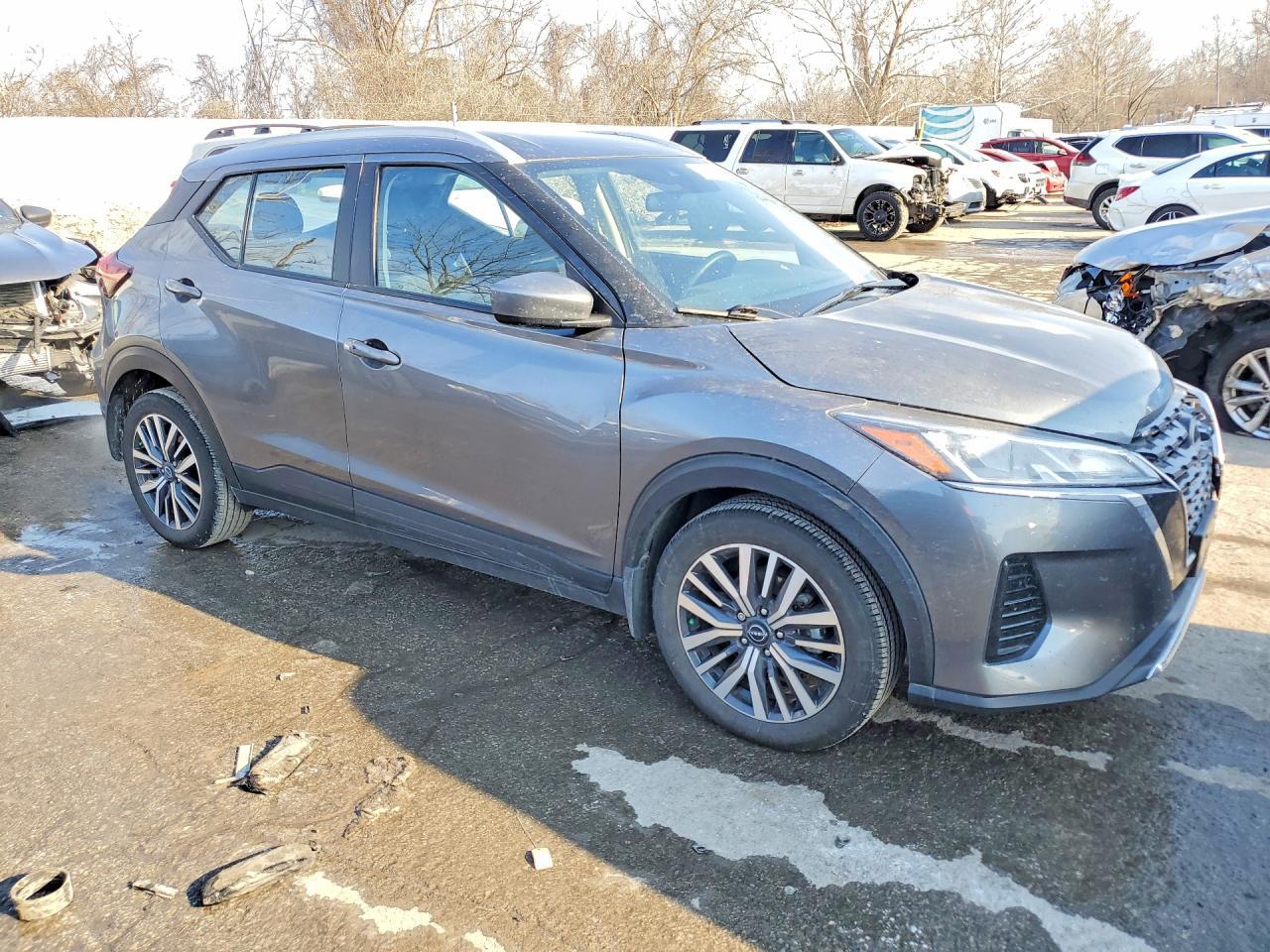 2024 Nissan Kicks sv