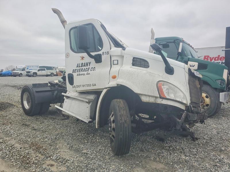 2013 Freightliner Cascadia Semi Truck