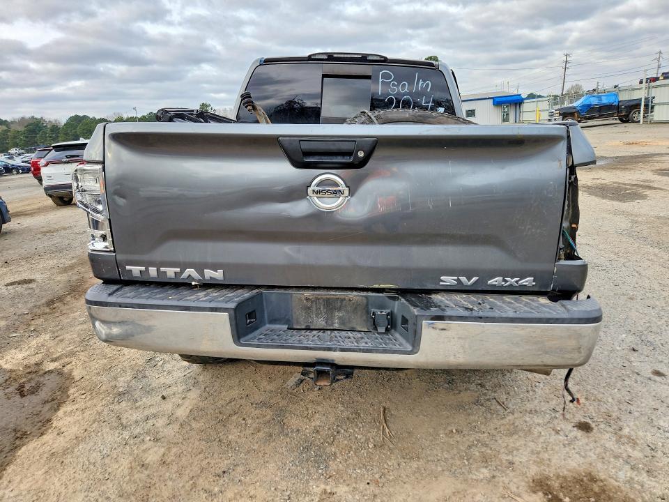 2017 Nissan Titan SV