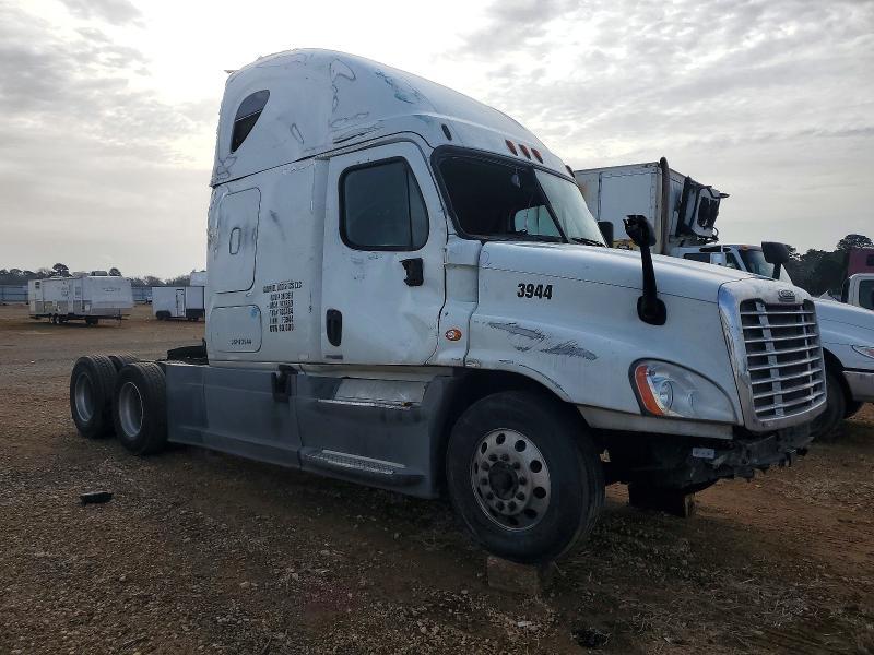 2018 Freigliner 2018 Freightliner Cascadia 125 Semi Truck