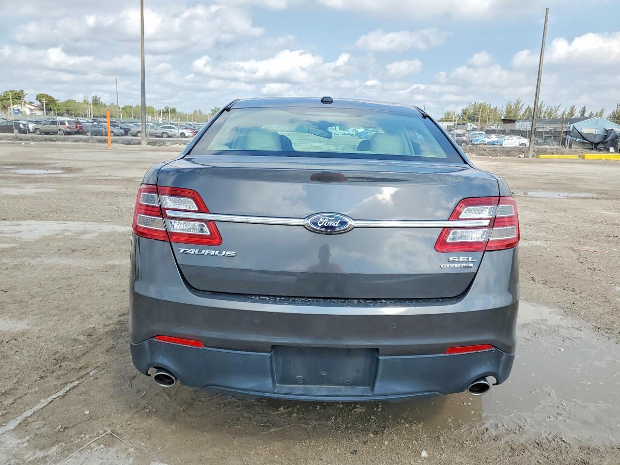 2015 Ford Taurus sel