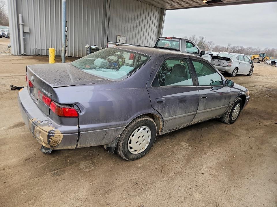 1999 Toyota Camry le