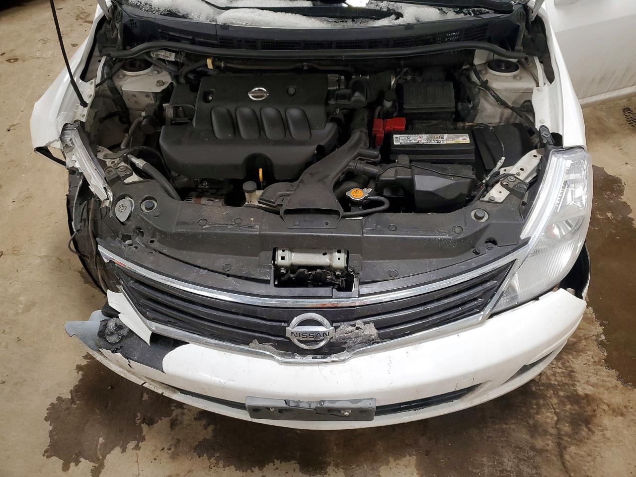 2011 Niss Versa s