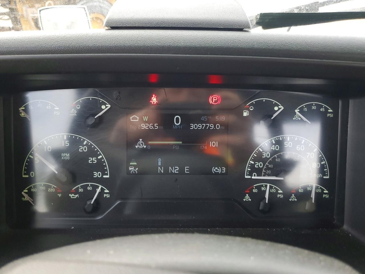 2020 Volvo VNR Semi Truck