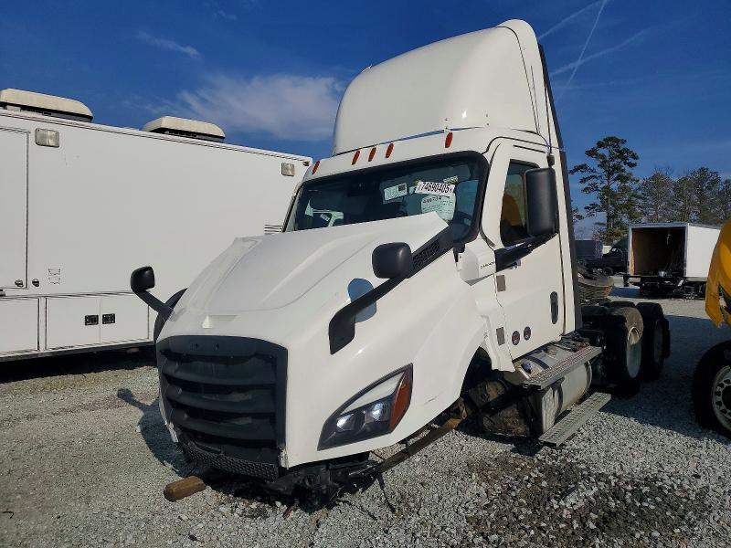 2025 Freightliner Cascadia 1-semi Truck