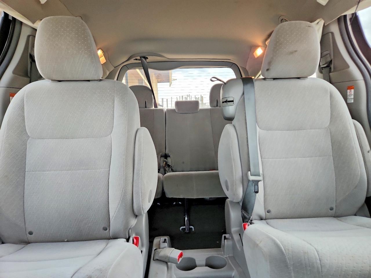 2016 Toyota Sienna le