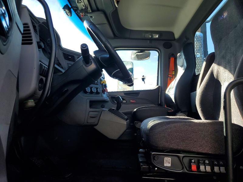 2017 Peterbilt 579 Semi Truck