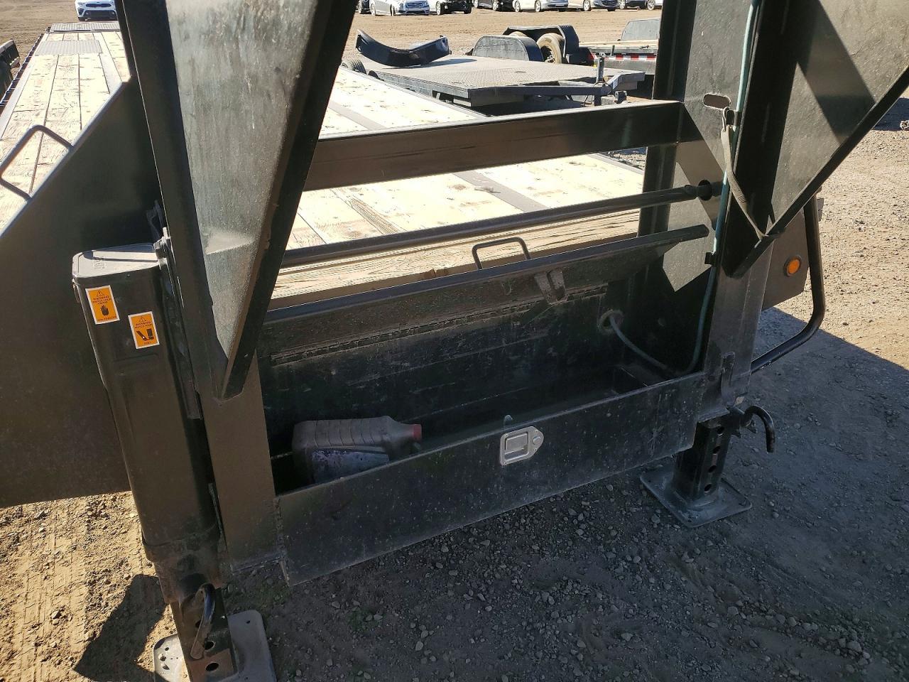 2024 Bigtex 2024 BIG TEX 25GN-35BK+5MR Equipment Trailer