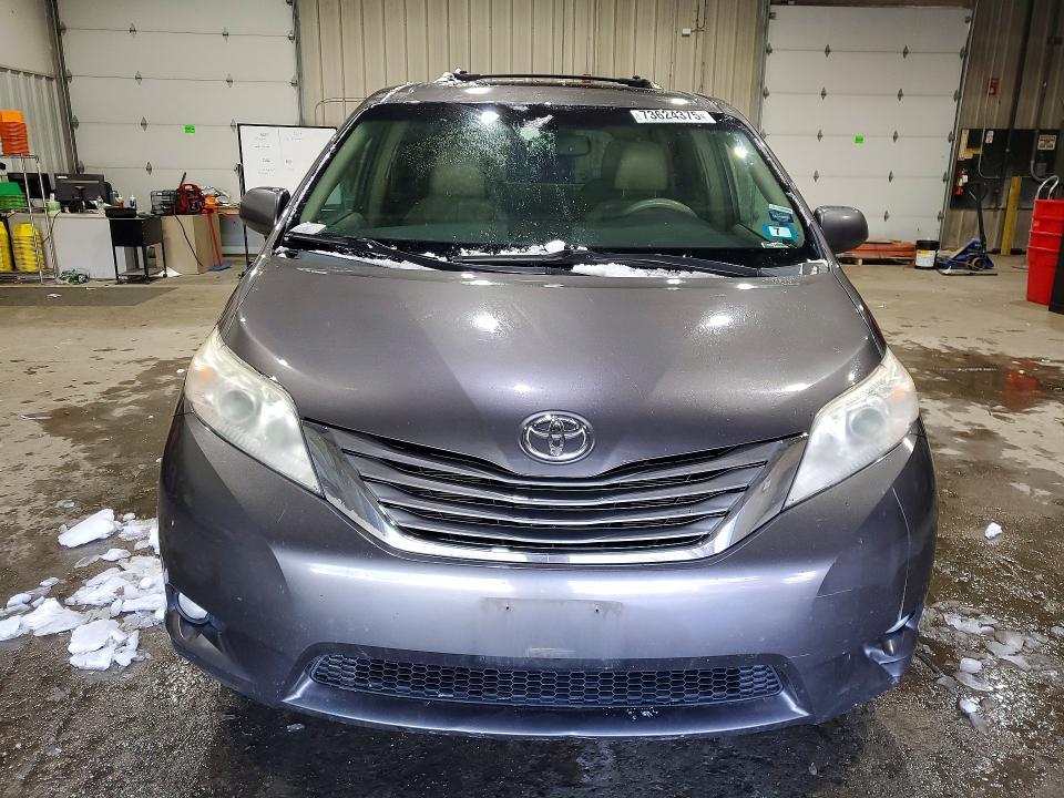 2011 Toyota Sienna xle