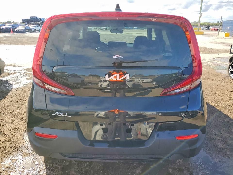 2022 KIA Soul lx