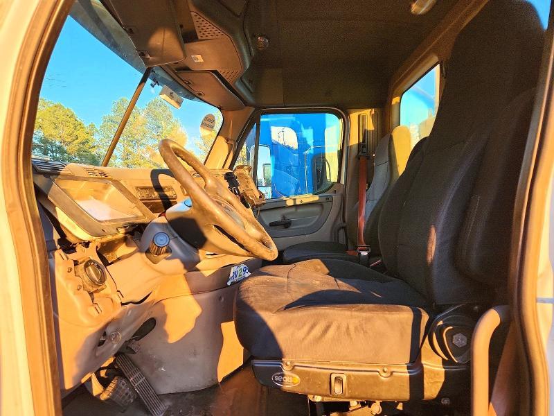 2011 Freightliner Cascadia Semi Truck