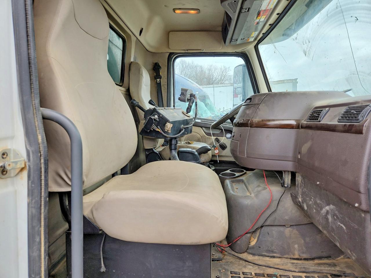 2013 Volvo VHD Dump Truck