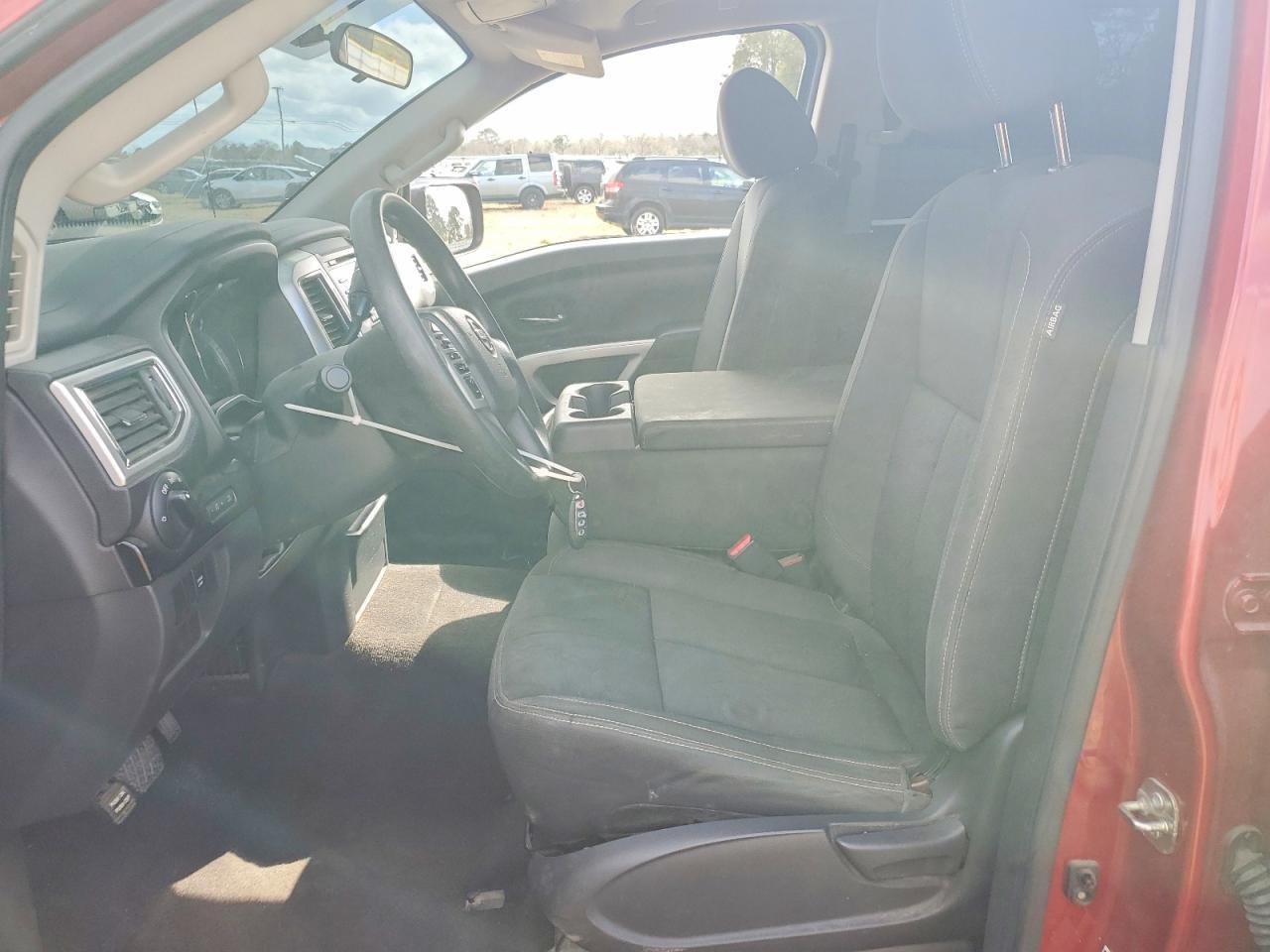 2017 Nissan Titan SV
