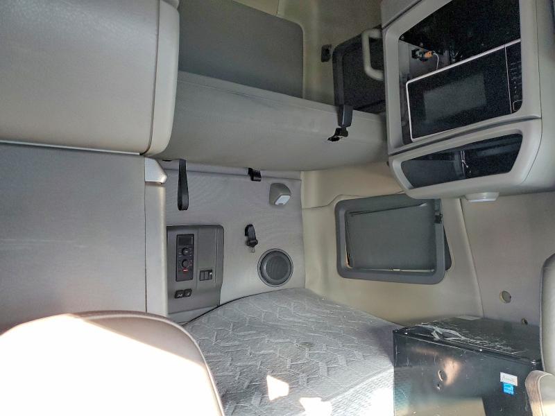 2019 Volv O VNL Semi Truck