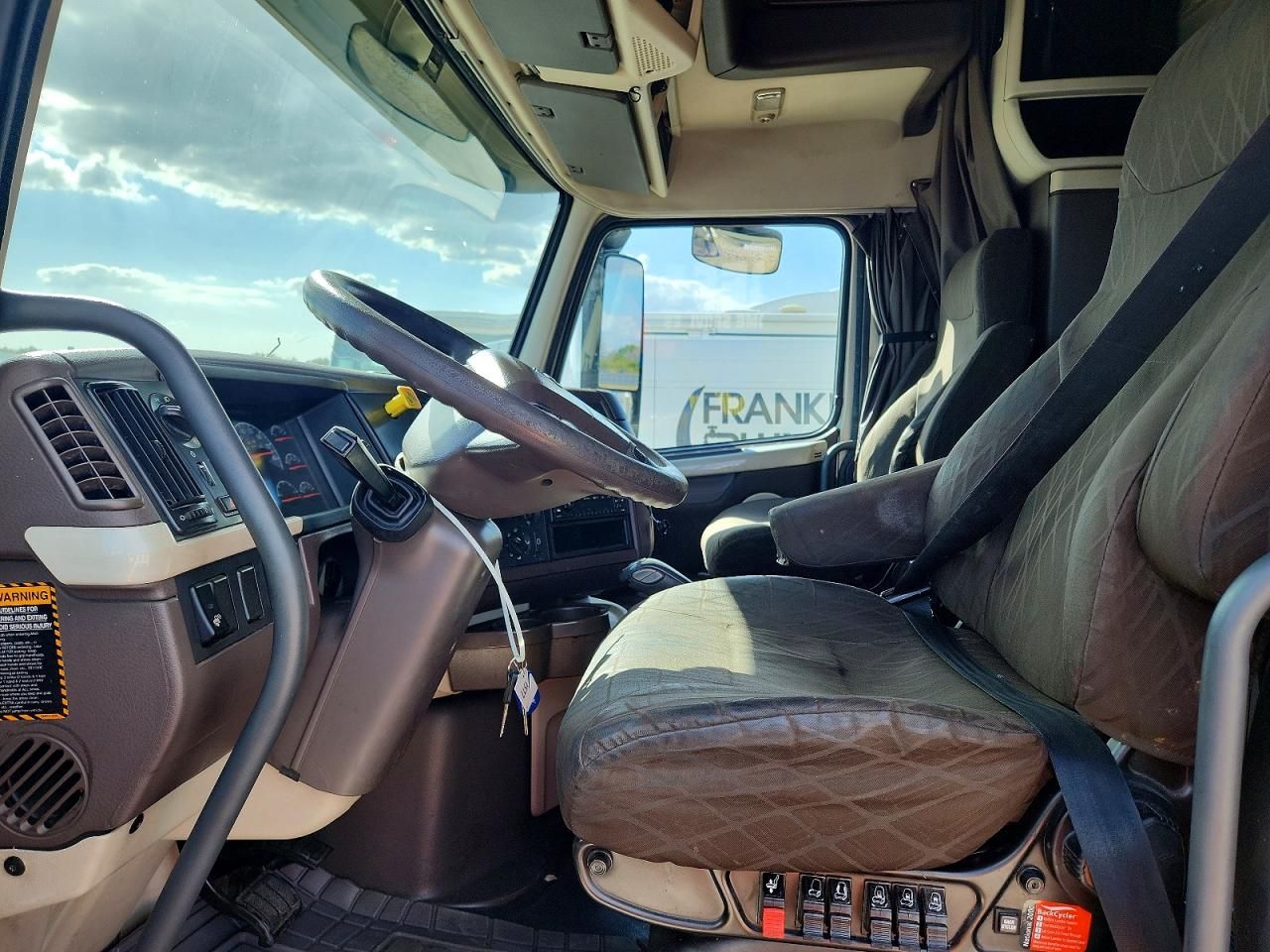 2015 Volvo VNL Semi Truck