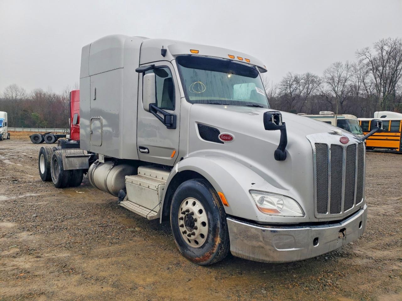 2015 Ptrb 2015 Peterbilt 579 Semi Truck