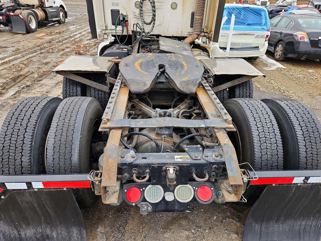 2015 Kenworth T680 Semi Truck