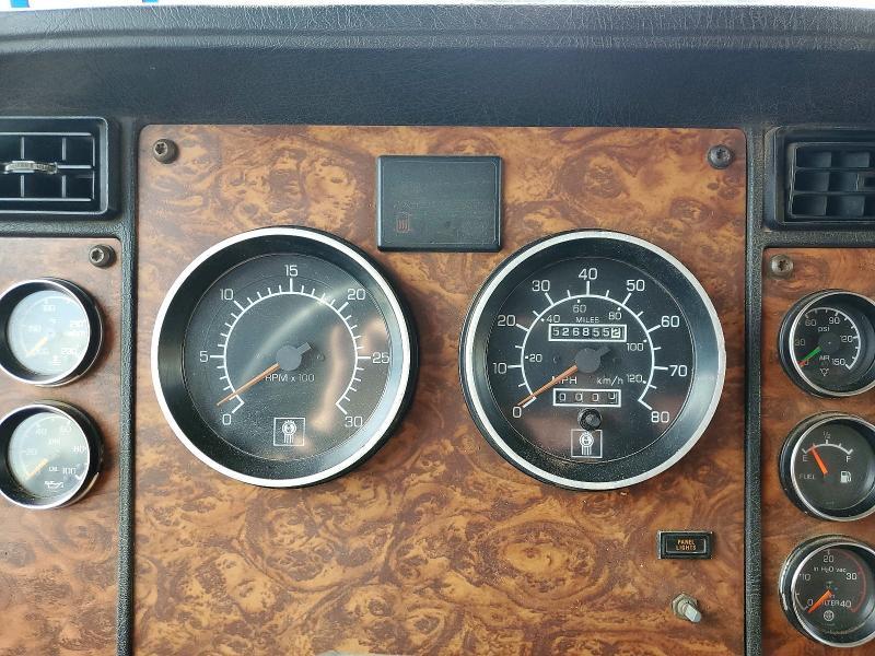 2000 Kenworth W900 Semi Truck