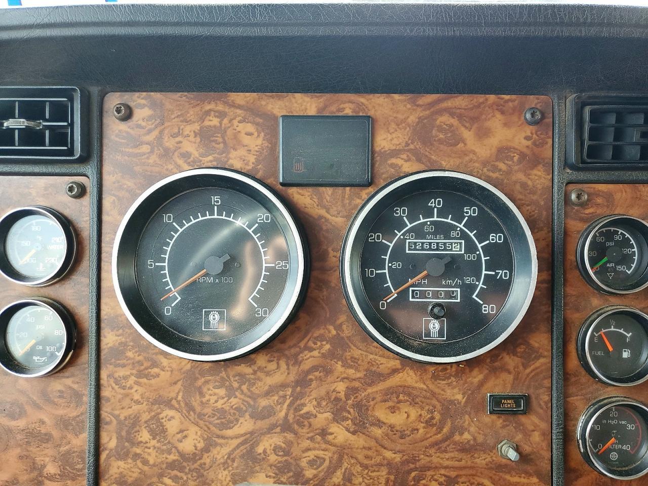 2000 Kenworth W900 Semi Truck