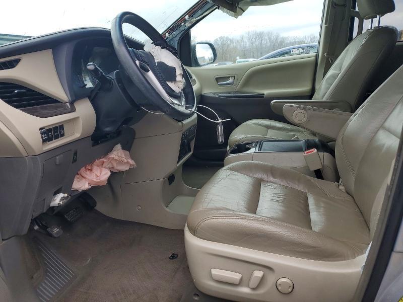 2017 Toyota Sienna xle Premium 8-passenger