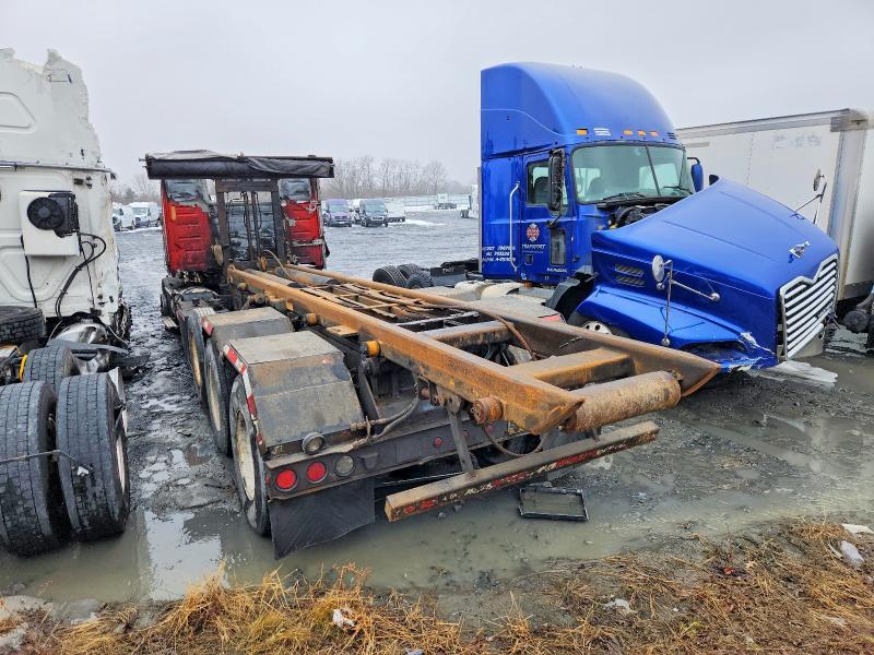 2004 Volvo VHD