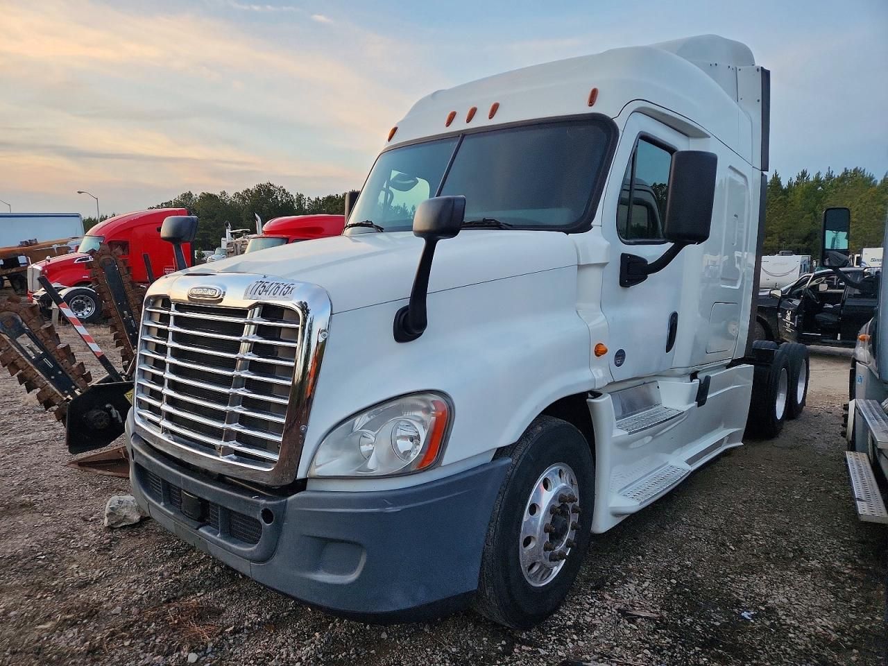 2014 Freightliner Cascadia Semi Truck