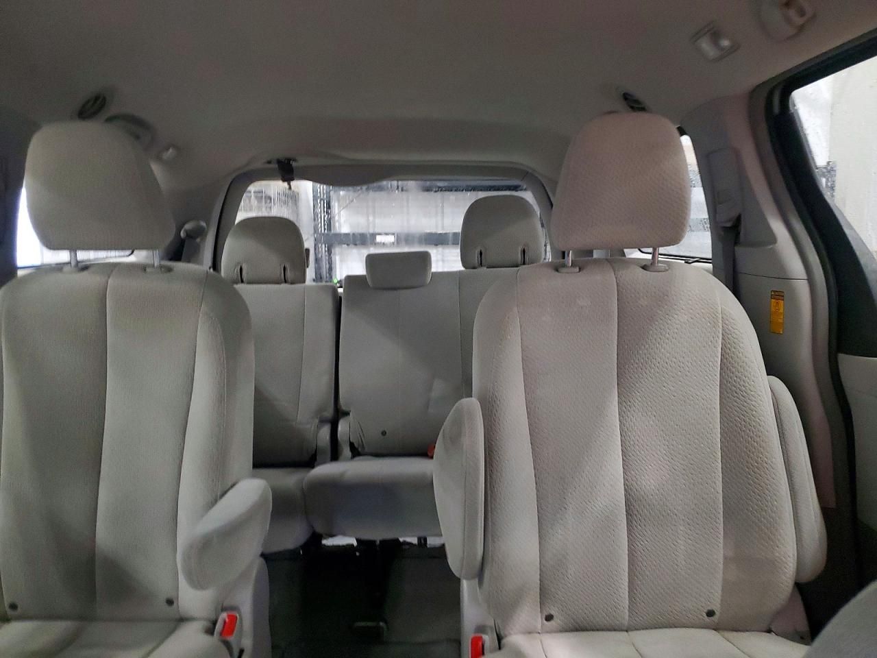 2014 Toyota Sienna le 7-passenger