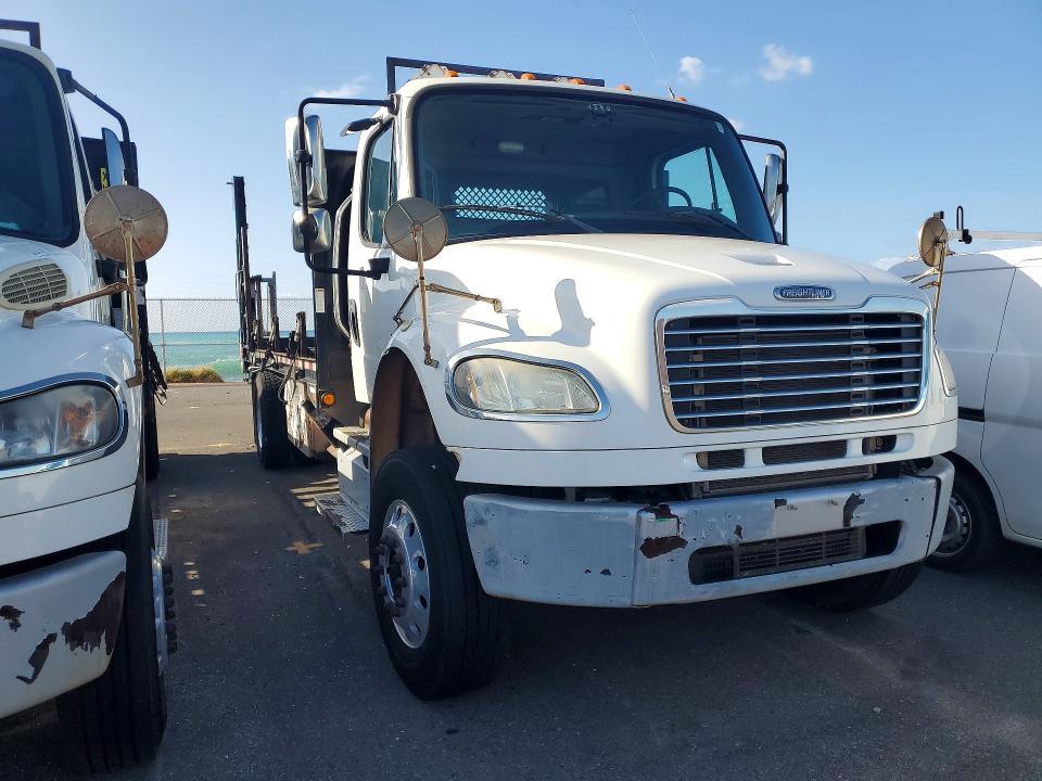 2013 Freigliner 2013 Freightliner M2 106 MED