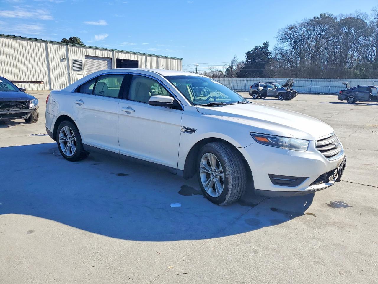 2018 Ford Taurus sel