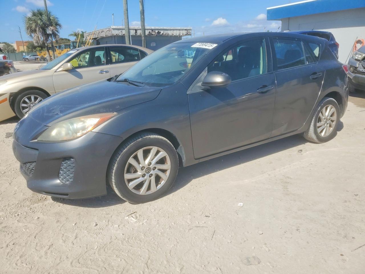 2013 Mazda 3 I