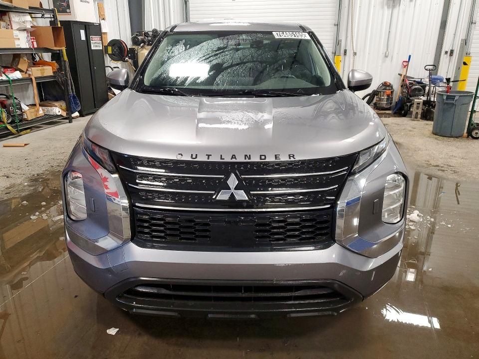 2023 Mitsubishi Outlander es