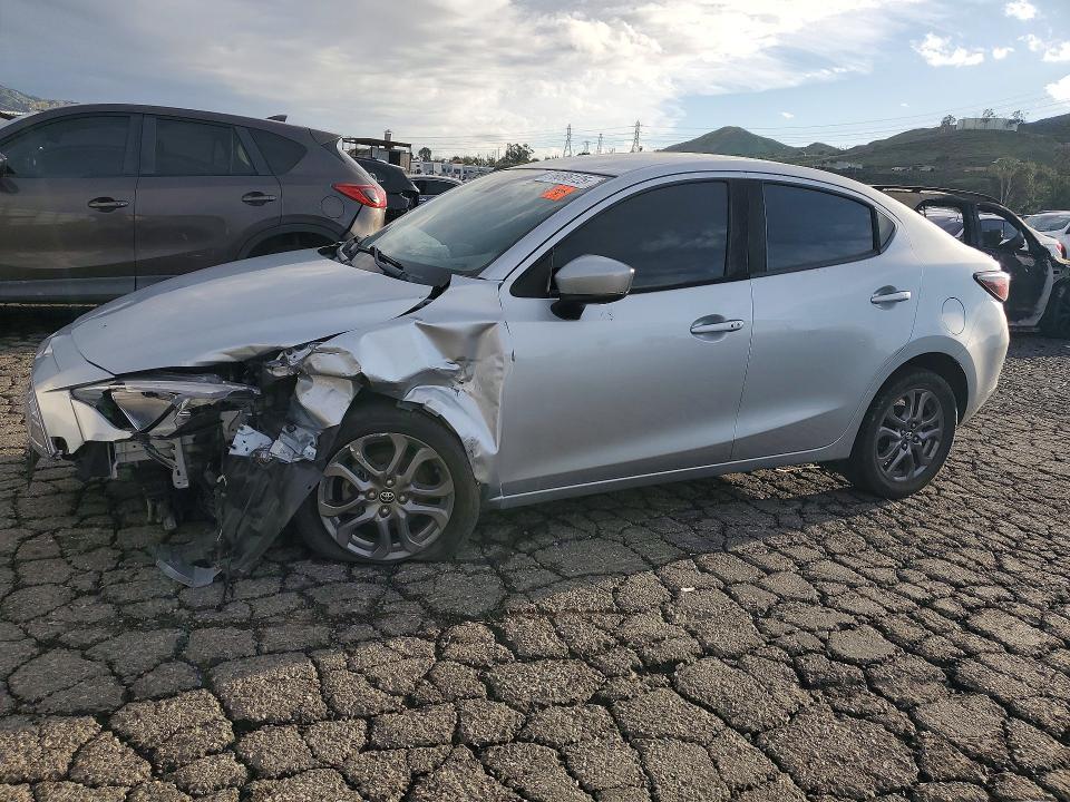 2019 Toyota Yaris l