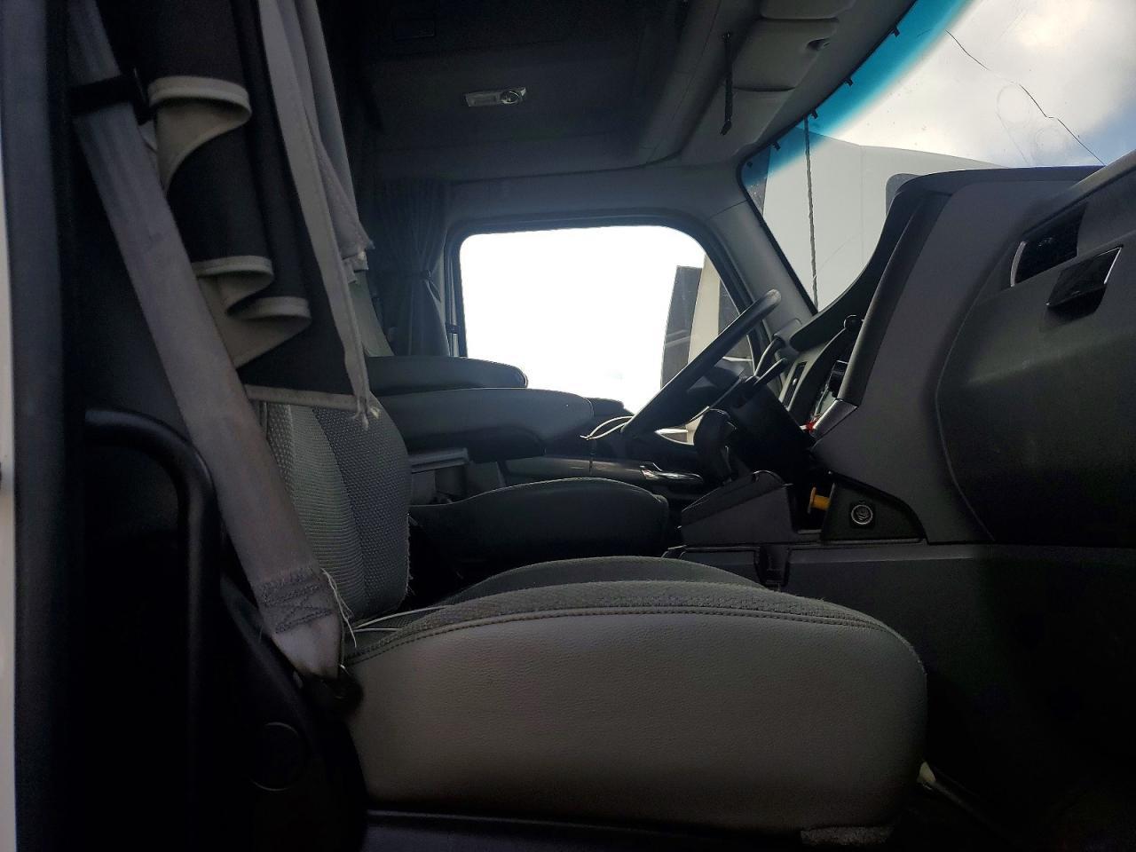 2018 Kenworth T680 Semi Truck