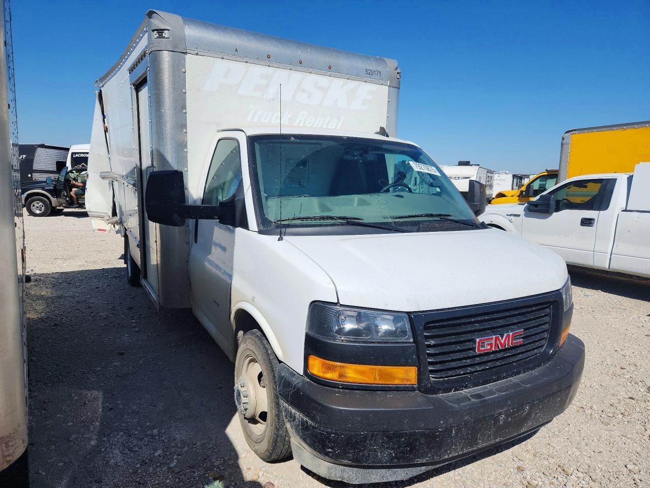 2022 GMC Savana BOX Truck