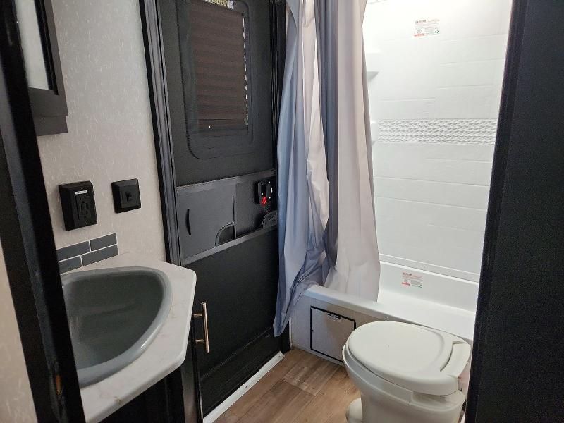 2022 Wildwood 2022 Forest River Grey Wolf-camper