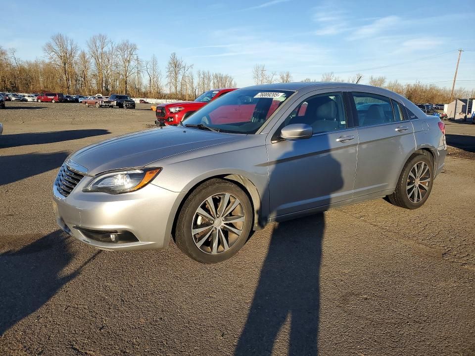 2013 Chrysler 200 Touring