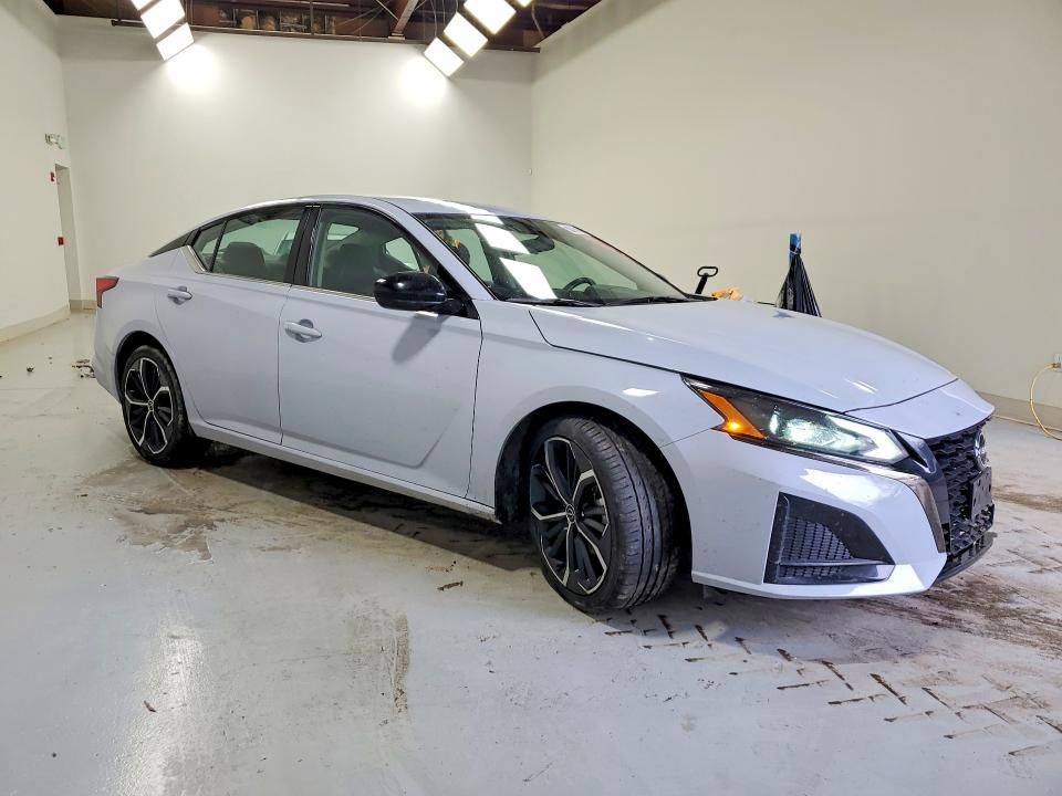 2023 Nissan Altima sr