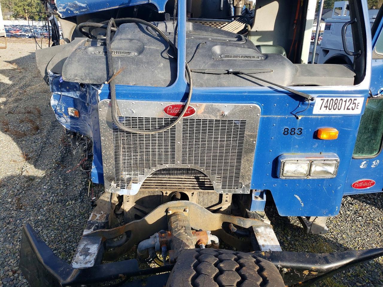 2011 Peterbilt 320