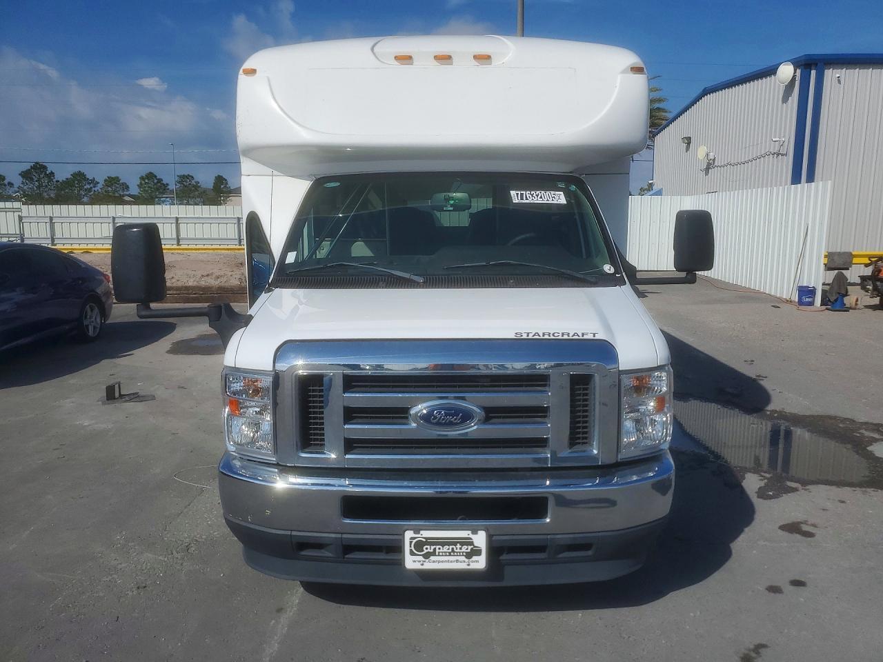 2022 Ford Econoline E350 Super Duty Cutaway Van