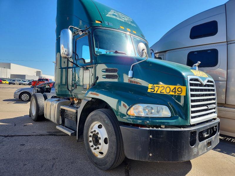 2018 Mack Cxu613 Semi Truck
