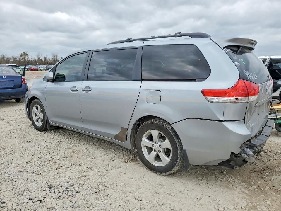 2011 Toyota Sienna le 8-passenger