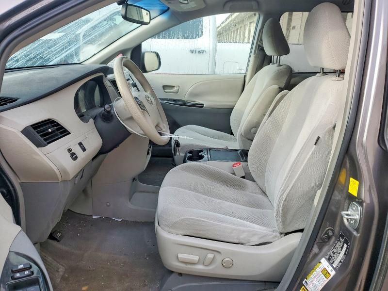 2011 Toyota Sienna le
